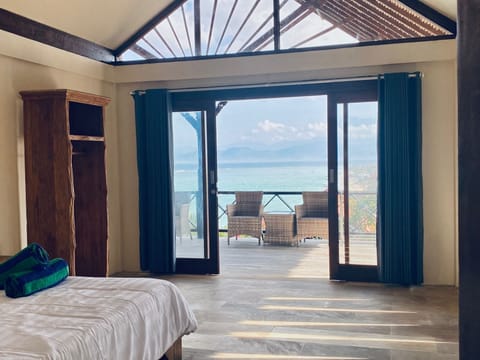 1 bedroom, desk, bed sheets