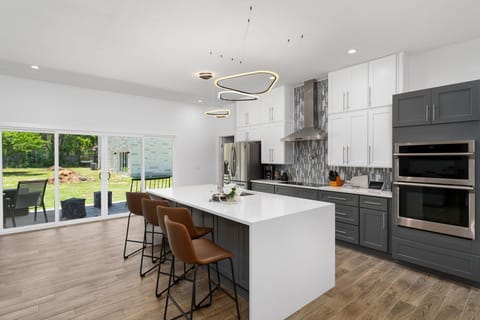 Luxury House, 6 Bedrooms, Non Smoking, Private Pool | Private kitchen | Electric kettle, toaster