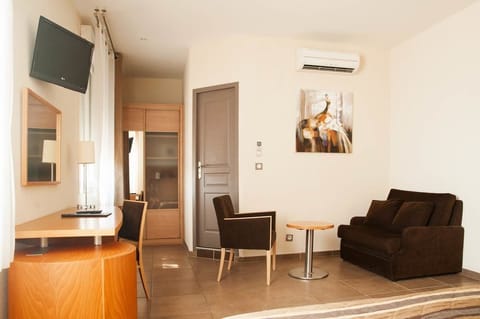 Superior Room | In-room safe, desk, soundproofing, free WiFi