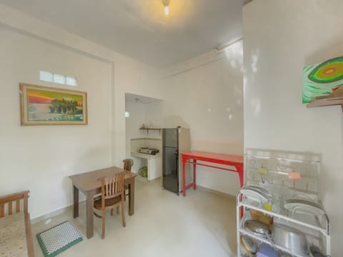 Mini-fridge, stovetop, dishwasher, cookware/dishes/utensils