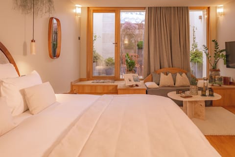 Comfort Suite, Courtyard View | 1 bedroom, down comforters, pillowtop beds, minibar