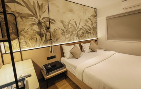 Premium Room, City View | Desk, laptop workspace, soundproofing, iron/ironing board (on request)