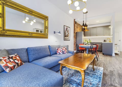 Apartment | Living room | Flat-screen TV