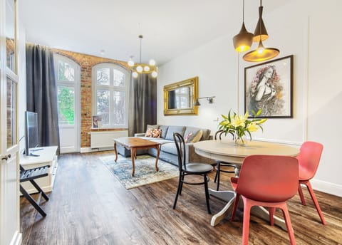 Apartment | Living room | Flat-screen TV