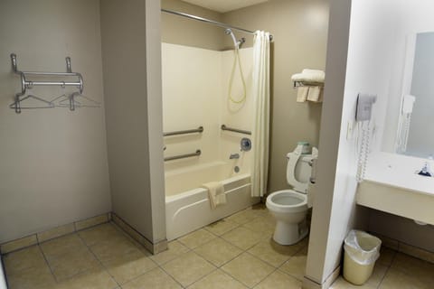 Combined shower/tub, designer toiletries, hair dryer, towels