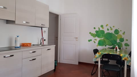 Classic Condo, 1 Bedroom, Non Smoking, Kitchen | In-room safe, desk, laptop workspace, blackout drapes