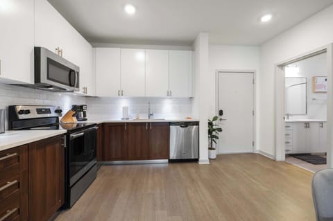 Deluxe Apartment | Private kitchen | Coffee/tea maker