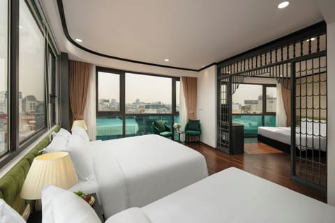 Extra Large Family Suite | Egyptian cotton sheets, premium bedding, Select Comfort beds, minibar
