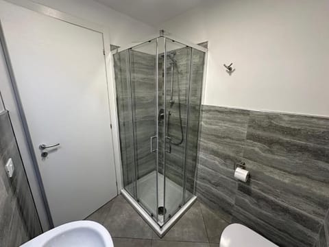 Basic Double Room | Bathroom | Free toiletries, soap, shampoo, toilet paper