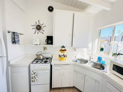 Full-size fridge, microwave, stovetop, coffee/tea maker