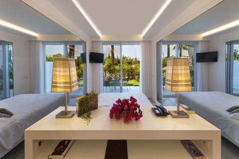 Camera Classic, patio | Down comforters, minibar, in-room safe, desk