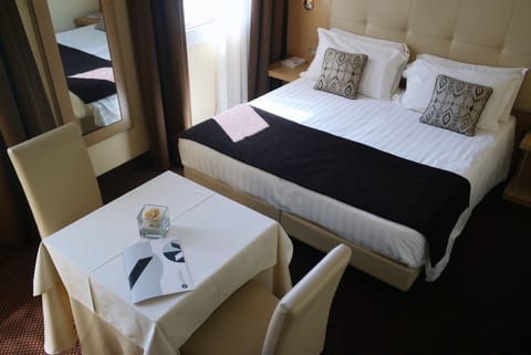 Classic Room | Hypo-allergenic bedding, down comforters, minibar, in-room safe