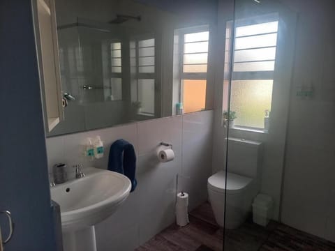 Apartment, 4 Bedrooms, Smoking, Patio | Bathroom