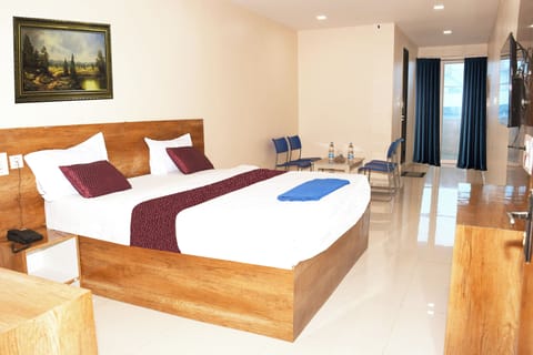 Basic Double Room, Balcony, City View | Premium bedding, down comforters, individually furnished, desk