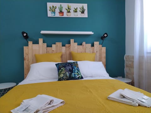 Double Room, Garden View | Hypo-allergenic bedding, individually decorated, free WiFi, bed sheets