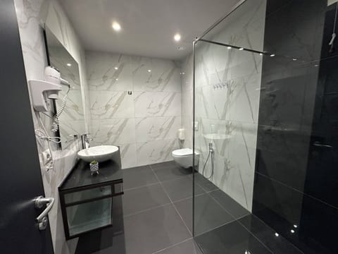 Junior Suite | Bathroom