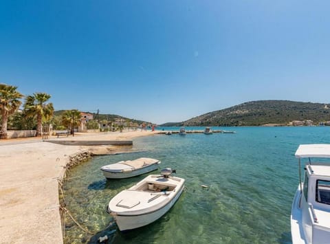 House (Three Bedroom Holiday Home) | Beach