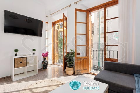 Traditional House, Patio | Living area