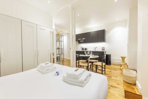 Apartment | 1 bedroom, laptop workspace, iron/ironing board, bed sheets