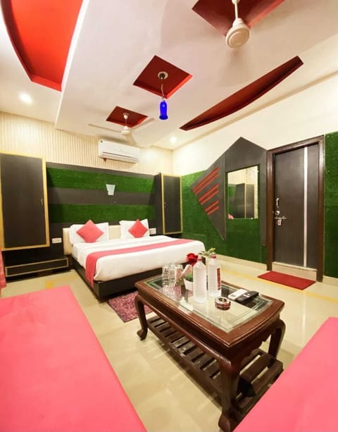 Basic Double Room, City View | Desk, laptop workspace, free WiFi, bed sheets
