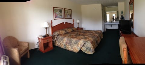 Iron/ironing board, free WiFi, bed sheets, alarm clocks