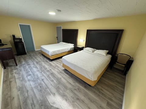 Comfort Double Room | Laptop workspace, free WiFi