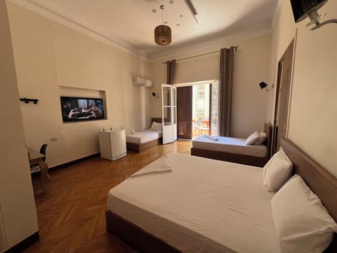Basic Quadruple Room | Desk, laptop workspace, free WiFi