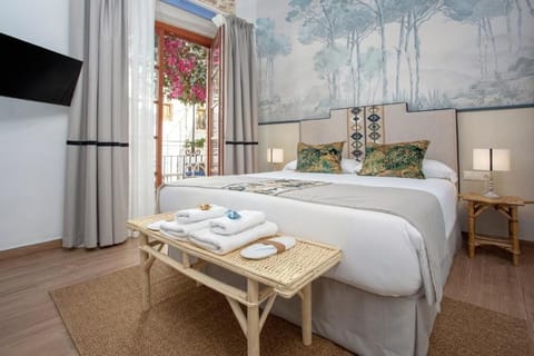 Family Room | In-room safe, laptop workspace, blackout drapes, free WiFi