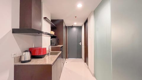 Deluxe Studio | Private kitchen | Fridge, microwave, rice cooker