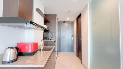 Deluxe Studio | Private kitchen | Fridge, microwave, rice cooker
