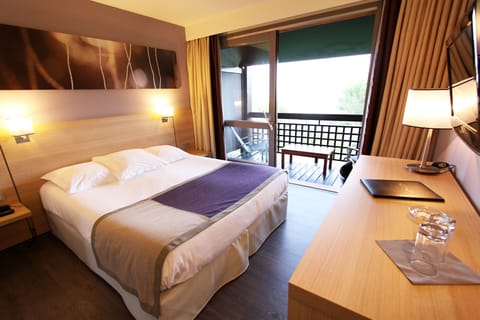 Minibar, in-room safe, desk, soundproofing