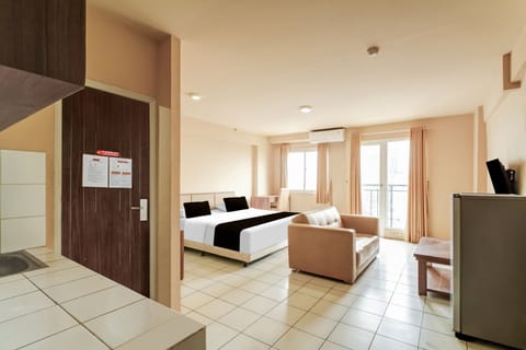 Deluxe Double Room | Desk, free WiFi, bed sheets