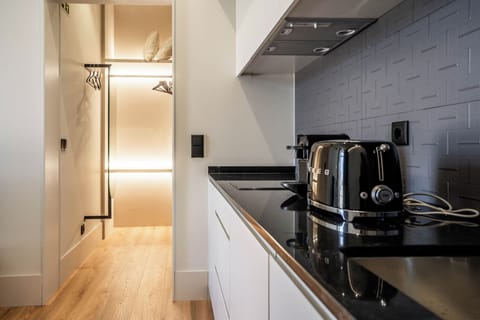 Comfort Apartment | Private kitchen | Mini-fridge, microwave, stovetop, toaster