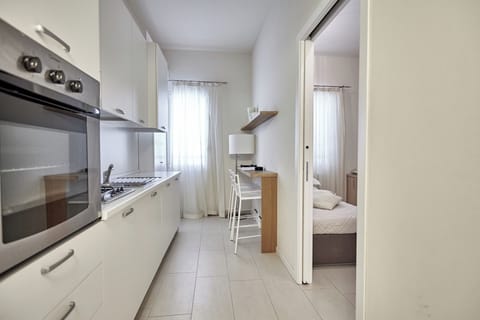 Deluxe Apartment | Private kitchen | Highchair