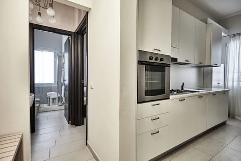 Deluxe Apartment | Private kitchen | Highchair