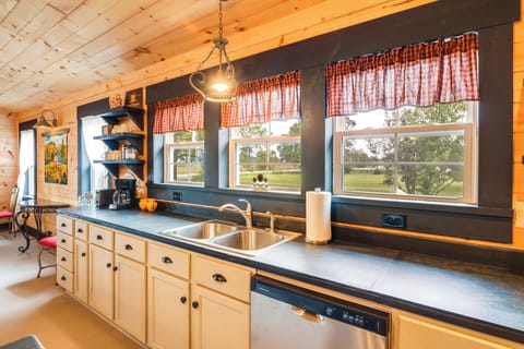 Cottage (2 Bedrooms) | Interior