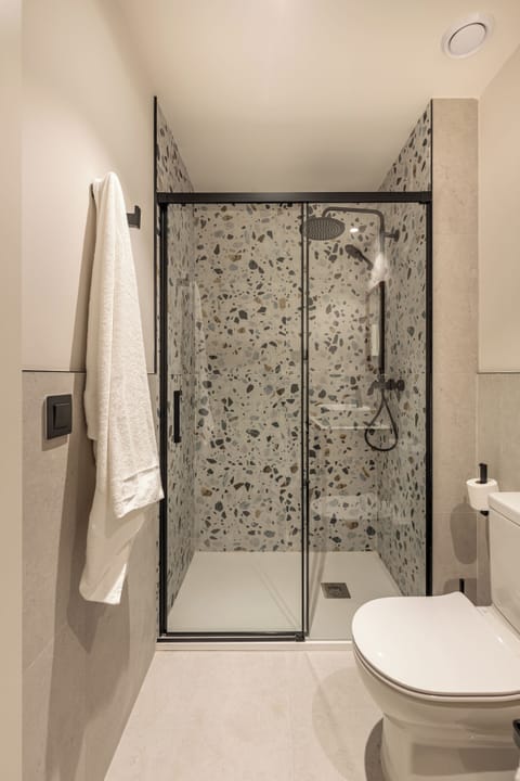 Apartment, 1 Bedroom | Bathroom | Shower, hair dryer, towels, soap