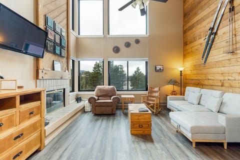 Condo, 1 Bedroom | Living area