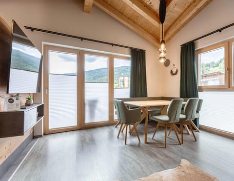 Apartment | Dining