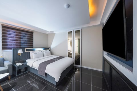 Standard Room | Desk, free WiFi, bed sheets