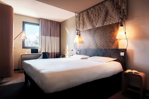 Standard Room, 1 Double Bed | Premium bedding, desk, blackout drapes, soundproofing