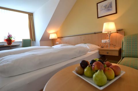 Quadruple Room | Hypo-allergenic bedding, desk, laptop workspace, iron/ironing board