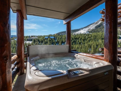 House, 3 Bedrooms | Outdoor spa tub