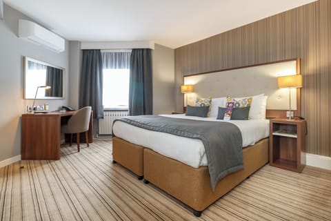 Family Double Room | Premium bedding, in-room safe, desk, laptop workspace