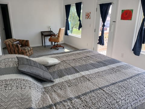 Deluxe Single Room, Balcony, City View | Individually decorated, individually furnished, desk, laptop workspace