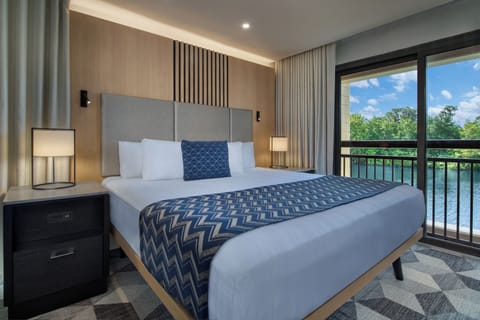 Garden Wing - 1 Bedroom Suite Access | In-room safe, desk, blackout drapes, iron/ironing board