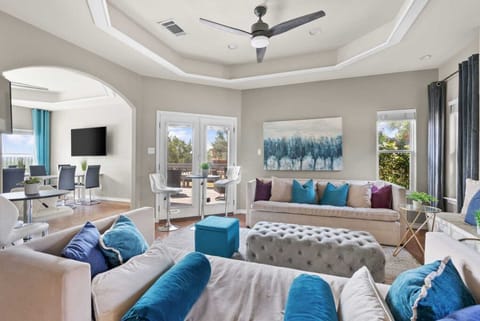 Luxury House, Multiple Bedrooms, Private Pool | Living area | 55-inch Smart TV with digital channels