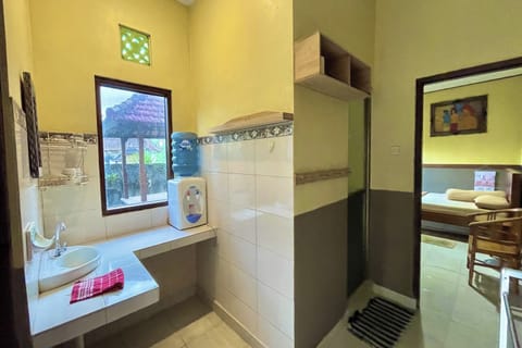 Family Room | Desk, free WiFi