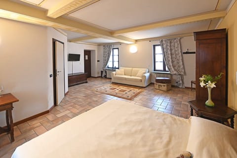 Junior Suite, 1 Bedroom, Garden View | Individually decorated, individually furnished, blackout drapes