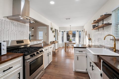 Superior House, 4 Bedrooms, Non Smoking, Private Pool | Private kitchen | Coffee/tea maker, electric kettle